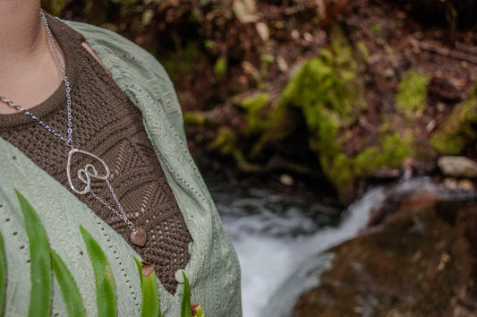 hammered heart agate necklace